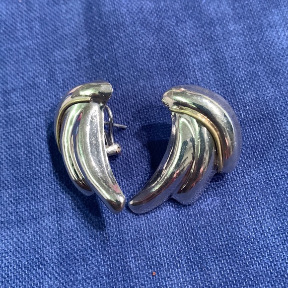 Angel Wing Sterling Silver Post Earrings. - Picture 1 of 2